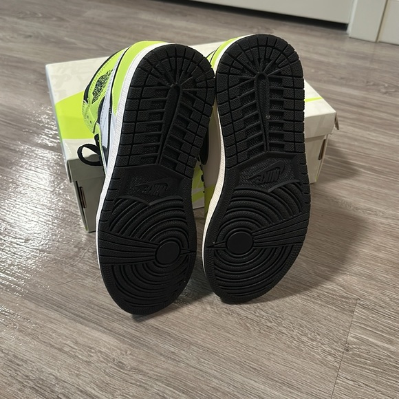 Air Jordan 1 Retro High OG - Visionaire - Picture 5 of 10